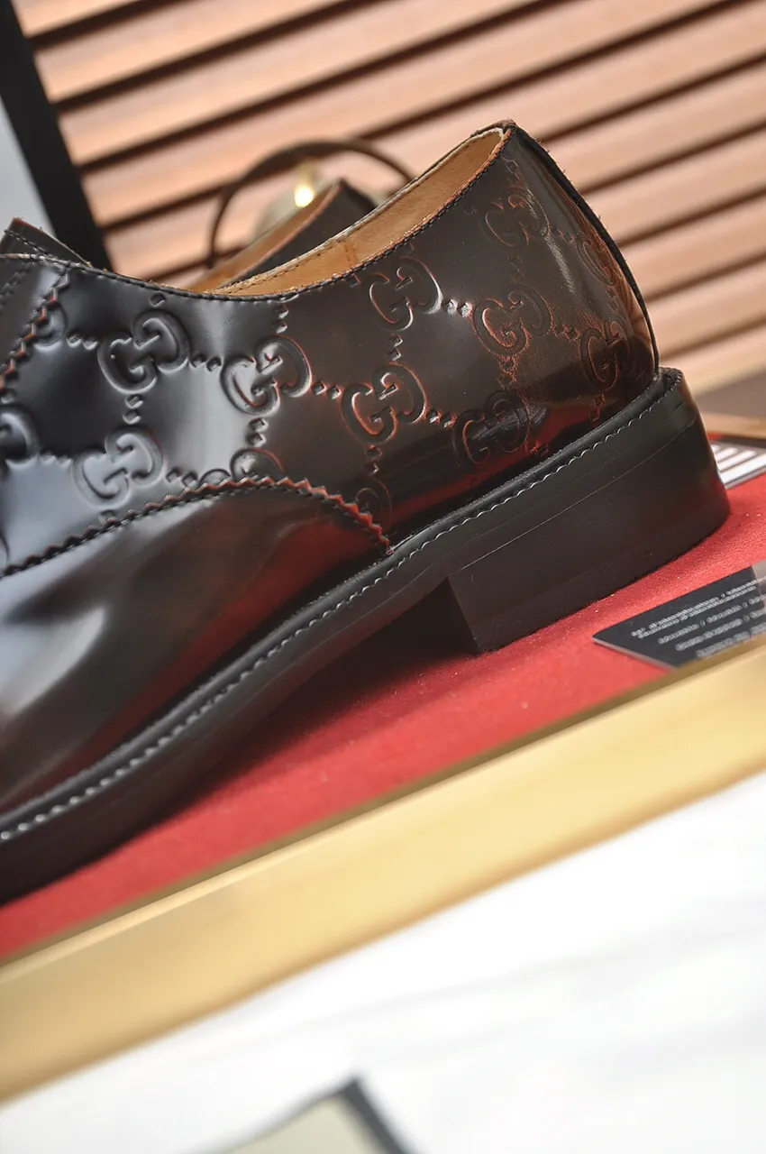 Men's shoes💰500💶Italy's top luxury men's shoe giant (GUCCI) (Gucci) (full cowhide lining) new arrival🍃Original European style🔰 Pleasant to the eye😍In order to make the shoes more durable and non-deformable🌀The production continues to follow traditional methods but there is still no lack of innovation💪Choose original sheepskin for the leather♻️ Smooth and natural And extra bright ⭐Made of imported cowhide, the first choice of rich people 38-45 (45 customized)